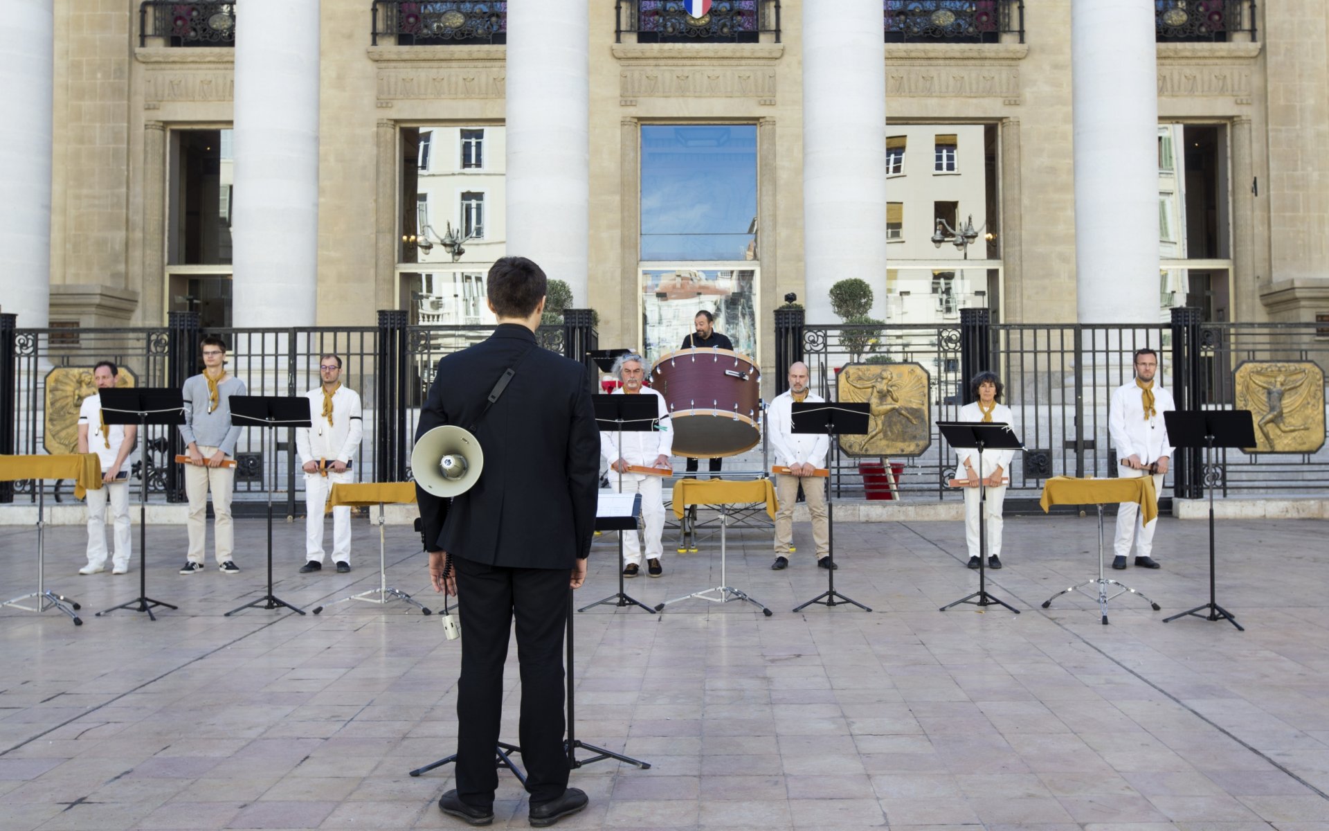 democratie_c_barre_sirenes_et_midi_net_copyright_gregoire_edouard1.jpg